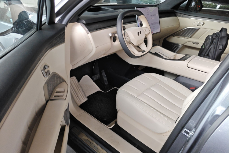 乐道L90 2025款 Max 六座版中控内饰7003