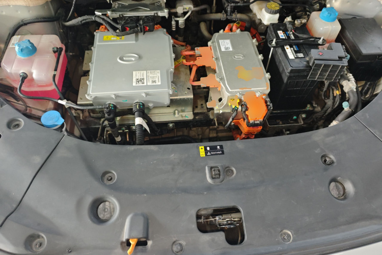 埃安 AION S Plus 2022款 80 科技版机舱底盘24