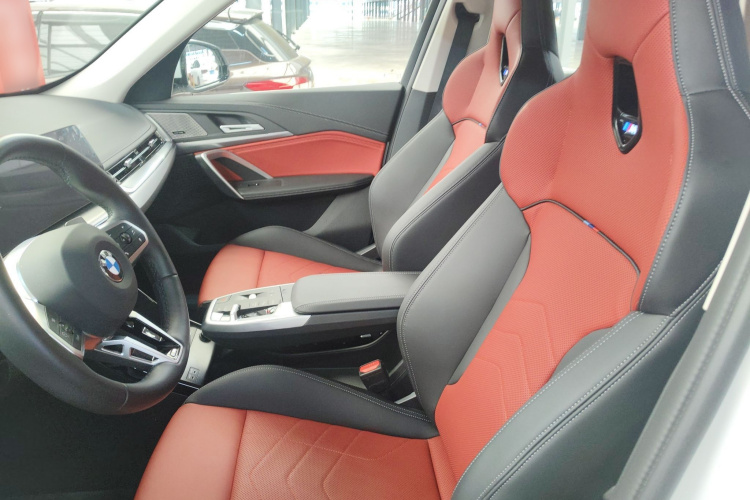 宝马X1 2023款 xDrive25Li M运动套装中控内饰19