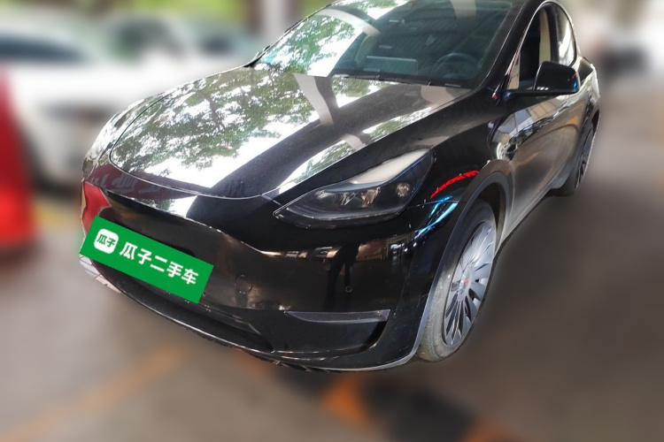 特斯拉 Model Y 2022款 改款 长续航全轮驱动版车身外观1