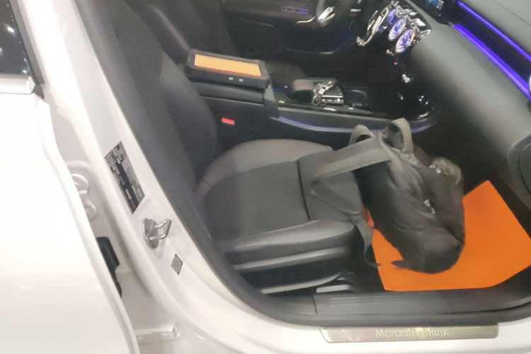 奔驰A级 2022款 改款三 A 200 L 运动轿车时尚型局部细节41