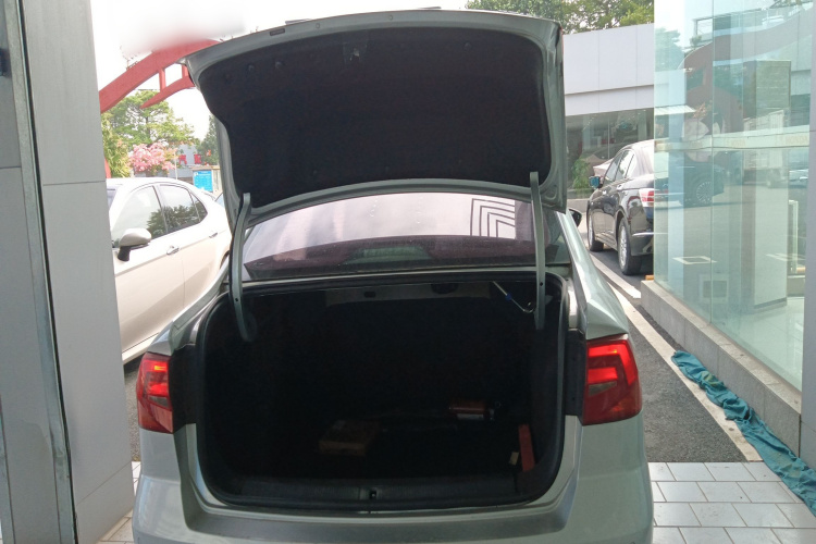 大众 宝来 2018款 1.5L 自动时尚型机舱底盘23