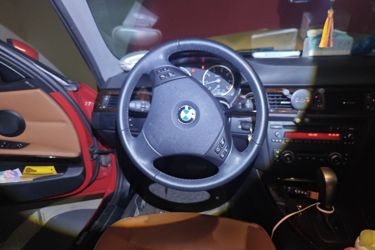 宝马3系 2011款 320i 时尚型局部细节13