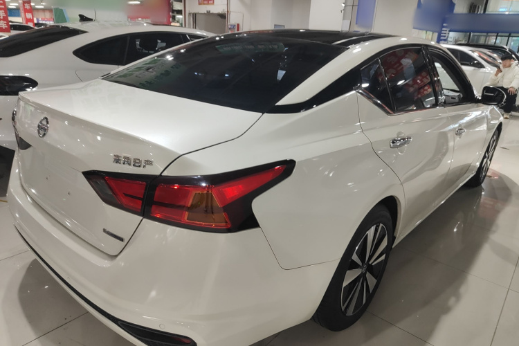 日产 天籁 2021款 2.0L XL 舒适版车身外观7