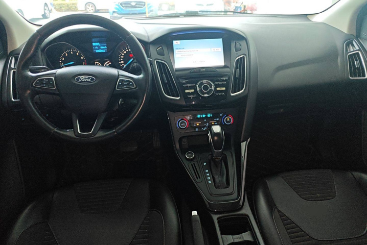 福特 福克斯 2017款 两厢 1.6L 自动风尚型智行版中控内饰7002