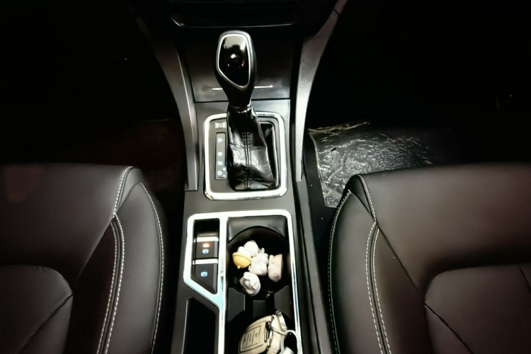 吉利汽车 帝豪 2017款 三厢百万款 1.5L CVT向上版局部细节18