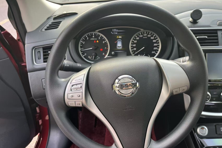 日产 骐达TIIDA 2016款 1.6L CVT智行版中控内饰7005