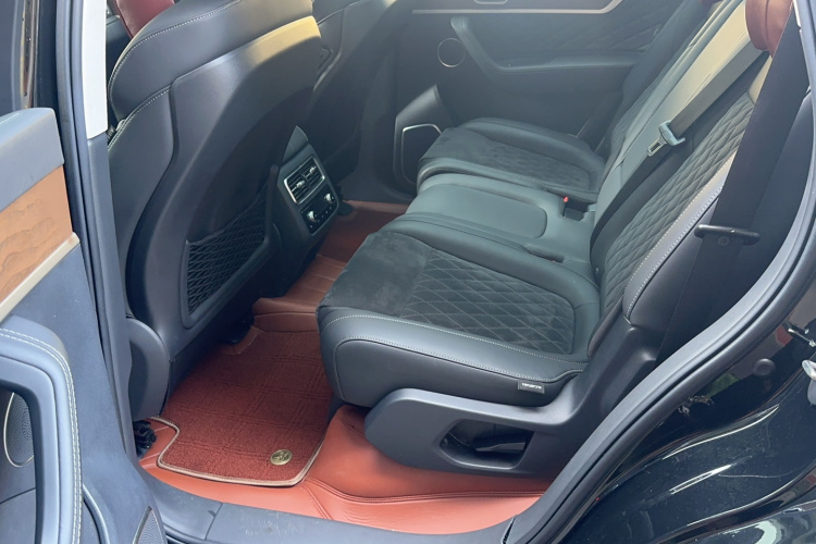 红旗HS7 2021款 2.0T DCT两驱智联旗畅版中控内饰7001