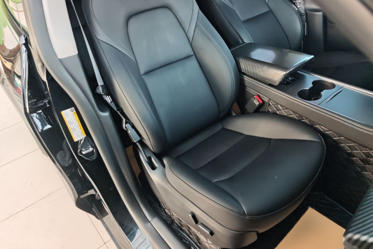 特斯拉 Model Y 2022款 改款 长续航全轮驱动版局部细节41