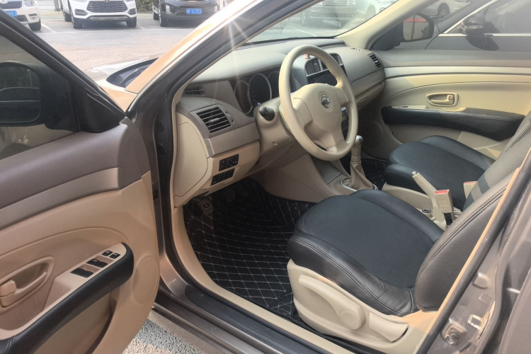 日产 轩逸 2012款 经典 1.6XE 手动舒适版中控内饰7002