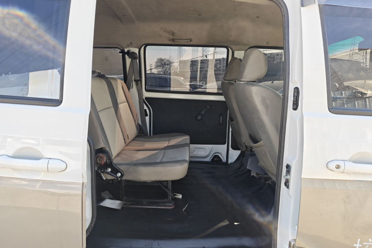 金杯 小海狮X30 2023款 1.5L 财富型客车5/6/7座无空调版SWC15M中控内饰7003