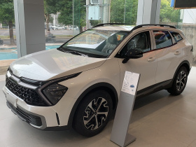 起亚 狮铂拓界 2025款 1.5T 两驱尊贵版