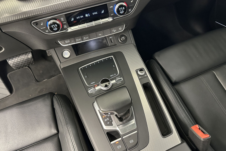 奥迪Q5L 2018款 45 TFSI 尊享运动型 国V中控内饰7001