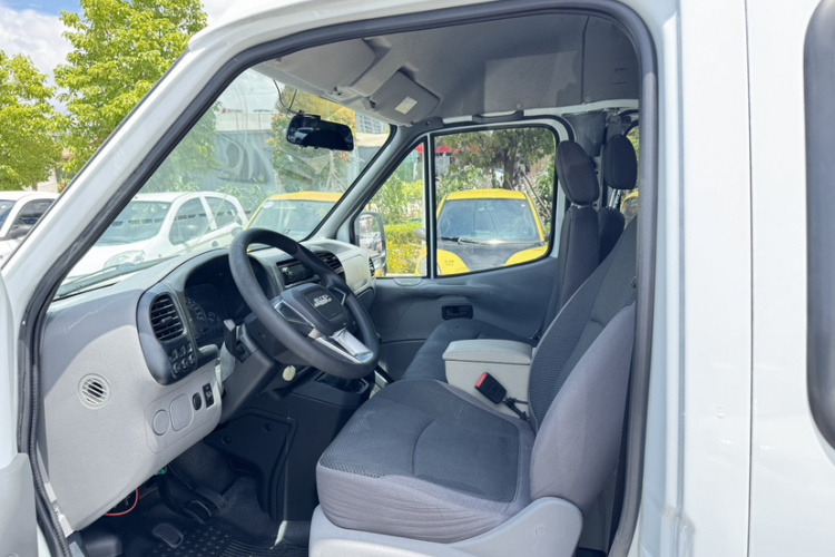 江铃 特顺 2017款 2.8T商运型短轴中顶6/7/8座JX493车身外观6008