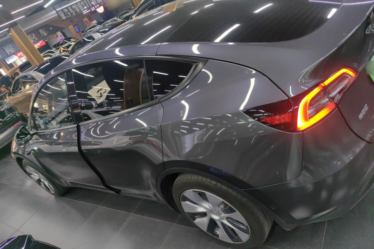 特斯拉 Model Y 2022款 改款 后轮驱动版车身外观4