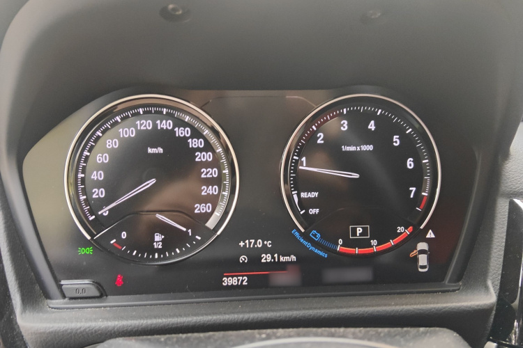 宝马1系 2021款 125i M运动曜夜版局部细节14