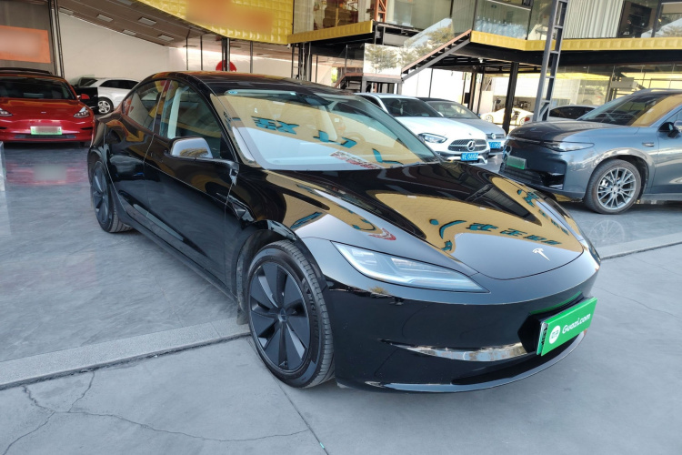 特斯拉 Model 3 2023款 长续航全轮驱动版车身外观3