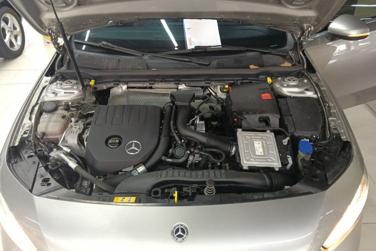 奔驰A级 2020款 改款 A 180 L 运动轿车特殊配置机舱底盘24