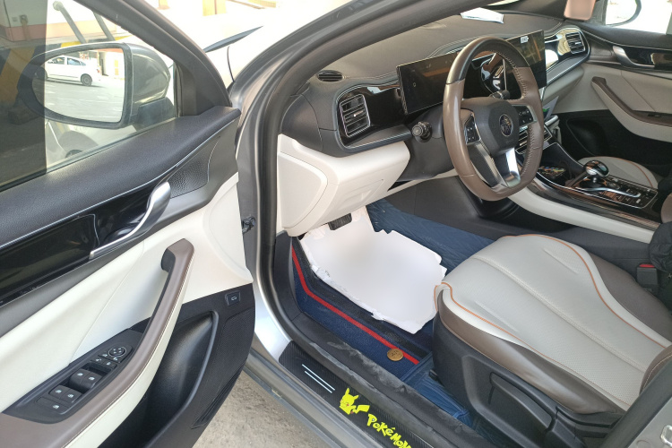 比亚迪 秦PLUS 2023款 冠军版 DM-i 120KM领先型中控内饰7003