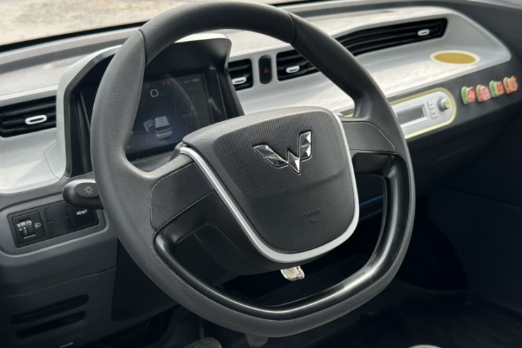 五菱汽车 宏光MINIEV 2021款 马卡龙时尚款 磷酸铁锂中控内饰7003