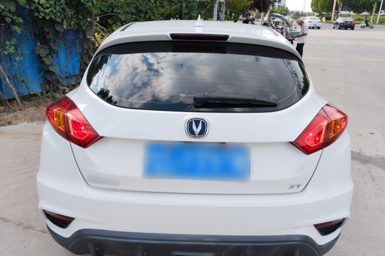 长安 逸动 2016款 XT 1.6L 手动俊酷型车身外观6