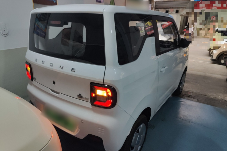 吉利银河 2024款 熊猫mini 200km 耐力熊车身外观7