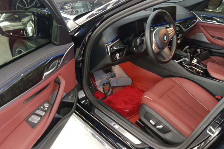 宝马5系 2022款 改款二 525Li M运动套装中控内饰7003