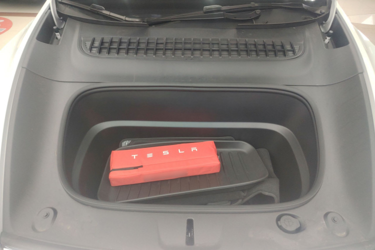 特斯拉 Model Y 2025款 后轮驱动版机舱底盘24