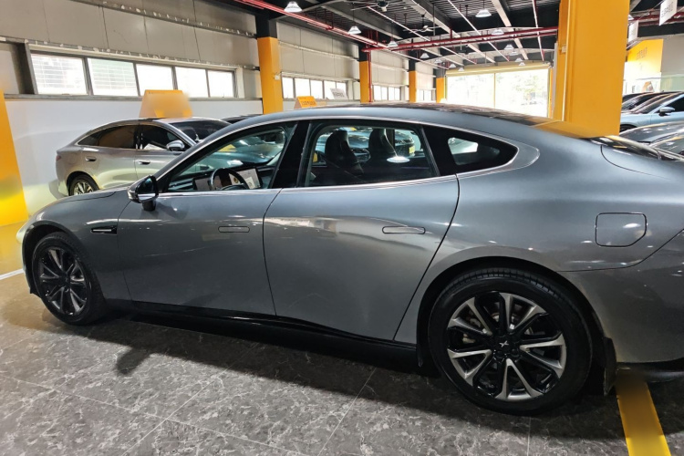 小鹏P7 2022款 480G+车身外观4