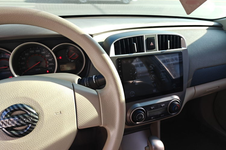 日产 轩逸 2012款 经典 1.6XE 自动舒适版中控内饰12