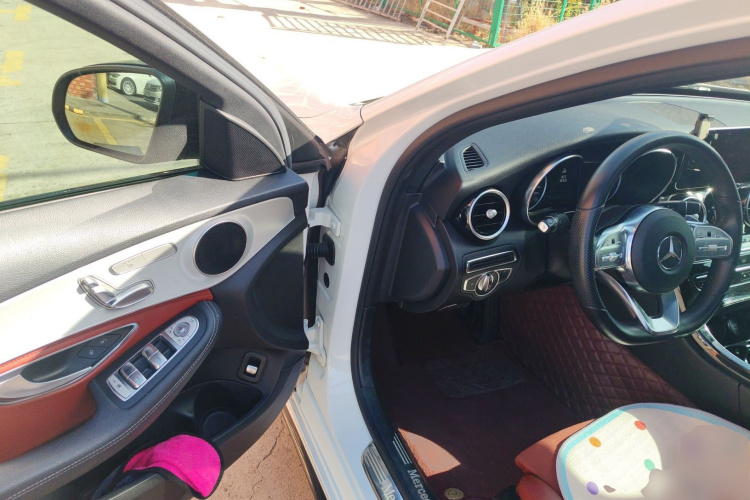 奔驰C级 2019款 C 260 运动版 4MATIC中控内饰20