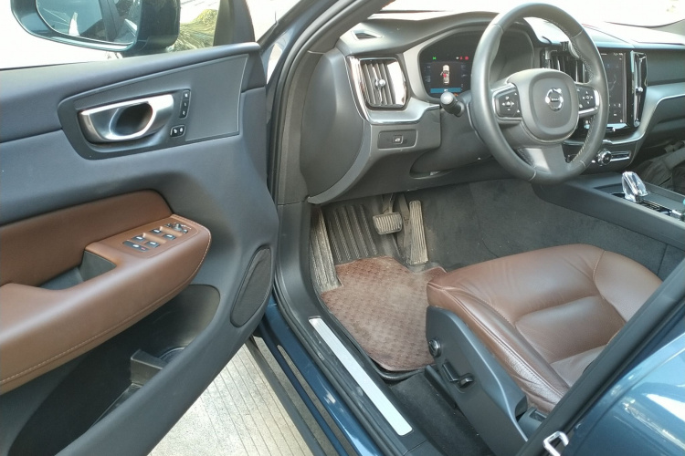 沃尔沃XC60 2023款 B5 四驱智逸豪华版中控内饰7003