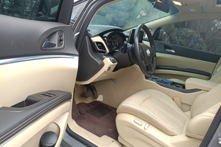 别克GL8 2023款 改款 陆上公务舱 豪华型中控内饰20