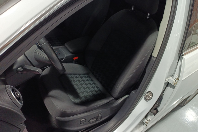 奥迪A3 2015款 Sportback 35 TFSI 百万纪念智领型中控内饰19