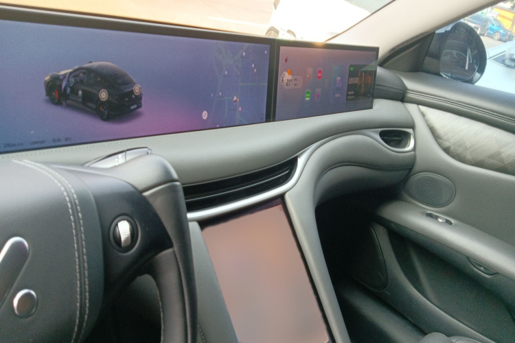 智己汽车 智己L6 2024款 Max 超强性能版中控内饰7002