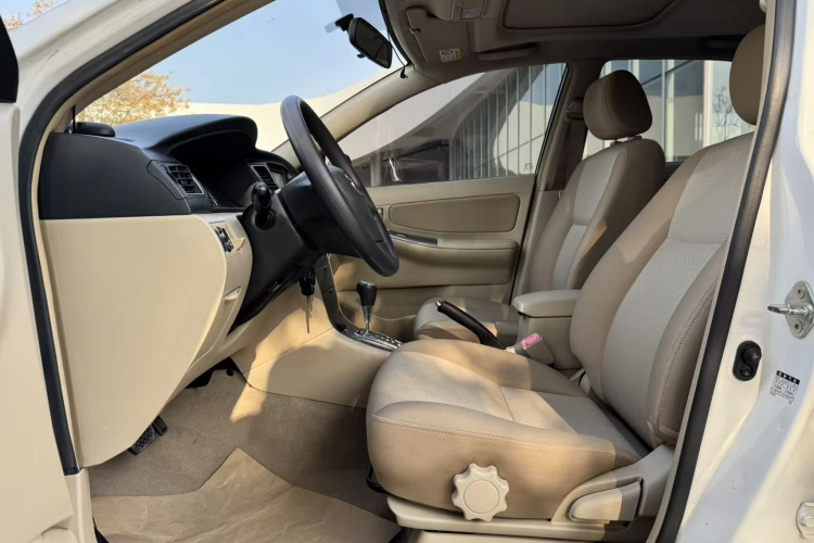 丰田 花冠 2013款 1.6L 自动卓越版中控内饰19