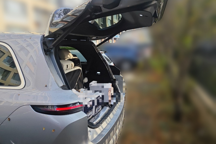 理想汽车 理想L9 2022款 Max中控内饰23