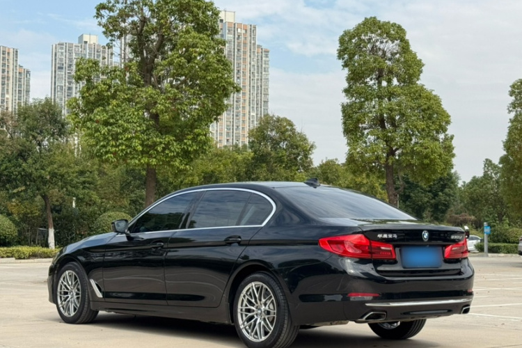 宝马5系 2019款 改款 530Li 领先型 豪华套装车身外观6007