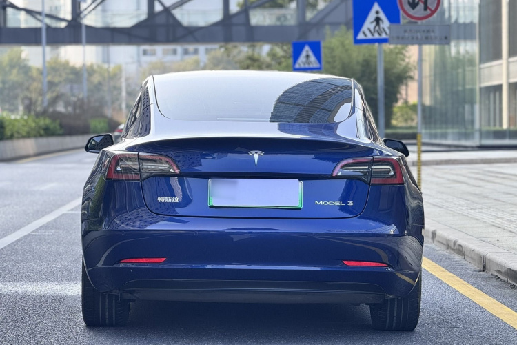 特斯拉 Model 3 2021款 标准续航后驱升级版车身外观6