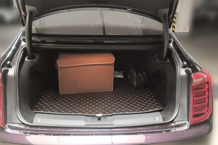 红旗H9 2022款 2.0T 智联旗享版中控内饰23