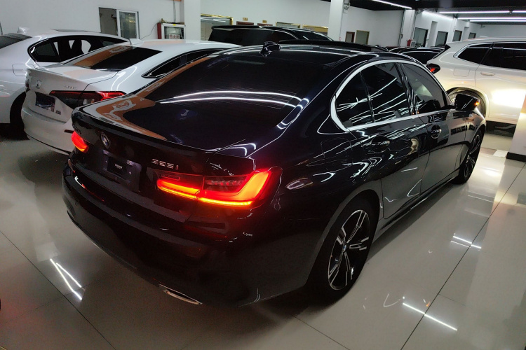 宝马3系 2022款 325i M运动套装车身外观7