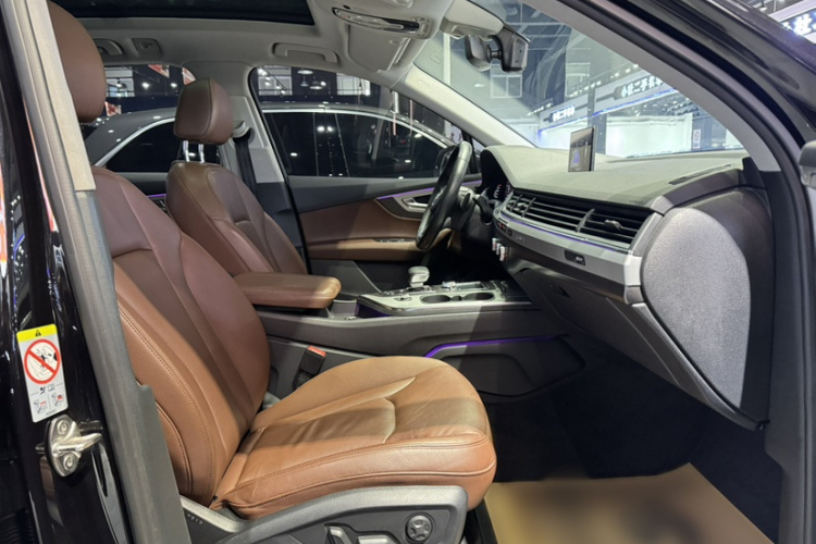 奥迪Q7 2018款 45 TFSI 技术型中控内饰7004