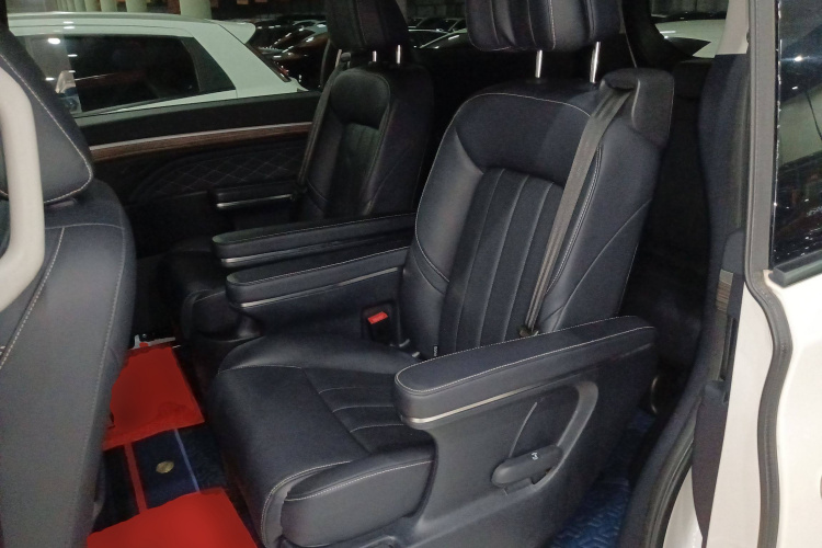 广汽传祺 传祺M8 2018款 320T 尊享版中控内饰7004