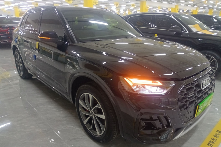 奥迪Q5L 2025款 45周年典藏版 40 TFSI 豪华动感型车身外观3