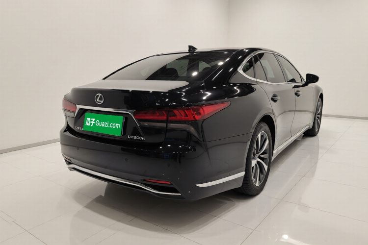 雷克萨斯LS 2021款 500h 卓越版车身外观7
