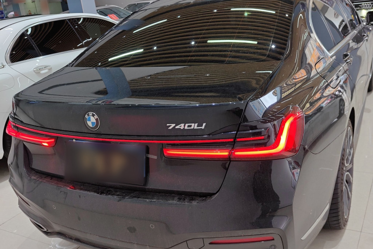 宝马7系 2019款 740Li 领先型 M运动套装车身外观6