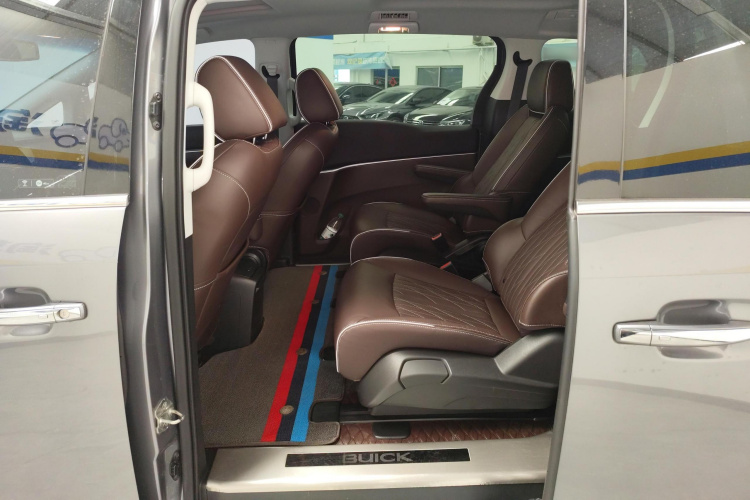 别克GL8 2022款 陆上公务舱 652T 豪华型中控内饰21