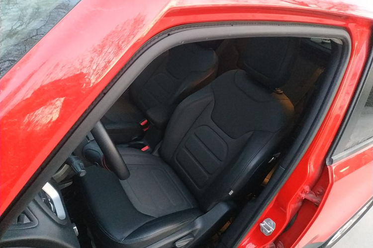 Jeep 自由侠 2019款 220T 自动领先版中控内饰19