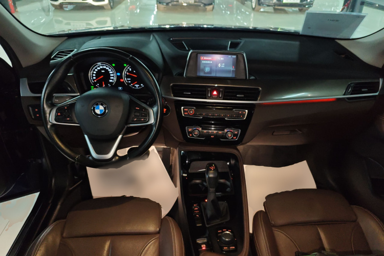 宝马X1 2019款 sDrive18Li 尊享型中控内饰12