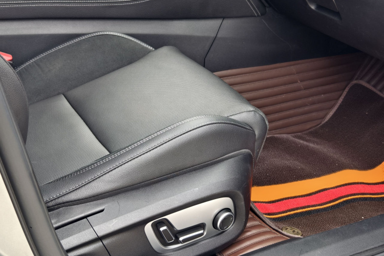 领克03 2021款 2.0TD 自动劲 冠军版局部细节41